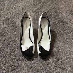 Anne-klein Women's Black and White Courts